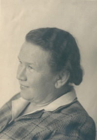 Maminka Ludmila Syllabová 