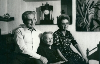 Manželé Dvořákovi s matkou Ludmilou 