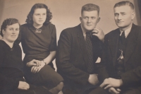 Marie Čežíková with her brother and parents
