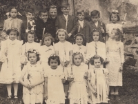 First Holy Communion from the day 31st of May 1953, Vítězslava Neubauerová is in the second row, third from the right 