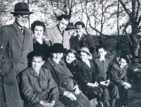 Rodinná fotografie, Hynek Bočan s maminkou a tatínkem, 40. léta