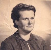 Matka Markéta Přibková (roz. Konopíková) v 60. letech