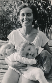 With her younger sister and mother, 1962