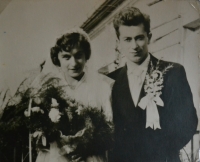Svatební fotografie Jiřiny a Antonína Srncových, Boršice u Blatnice, 1959