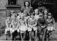 Anna ve škole ve Velké Británii v roce 1948