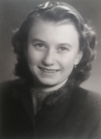 Dobový portrét Růženy Vavřichové, dívčím jménem Nekolné