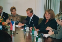 Soudcovská unie, velkovévoda a velkovévodkyně Lucemburska a Eliška Wagnerová v Brně, Ústavní soud, říjen 2002