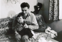 František Tomášek with his daughter Veronika in Stará Boleslav, 1969
