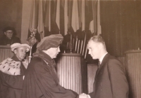 V. Kulhánek na promoci, rok 1964