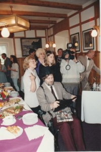 Margit vlevo v hotelu Arnika, kde pracovala, 1997