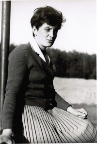 Manželka Miluška – portrait, Stará Boleslav, summer 1968