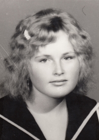 Ludmila Kočková, později Hronová, ve věku 17 let.