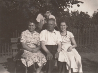 S tatínkem, jeho druhou ženou a manželem