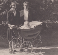 With mum and dad in 1929