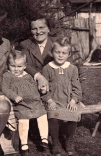 Anita, Hermina and Anna Král (1946)
