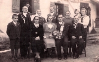 Svatební foto pamětníkových rodičů Hedviky a Josefa Ulowetzových, Loučovice (1941)