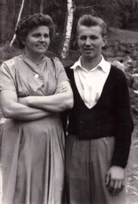 Helmut Ulowetz with his mother Hedvika (ca. 1958)