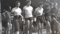 Alice Mayerová - v nejkratších kalhotách - na dovolené v Tatrách, rok 1956