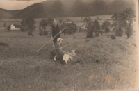 Na louce se sestřenicí, Margit v kloboučku, Vrchová 1941