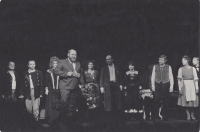 Oficiální premiéra Žebrácké opery v Činnoherním klubu, Viktor Spousta vepředu, 1991