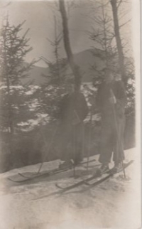 Rodiče Margit na lyžích, 1932