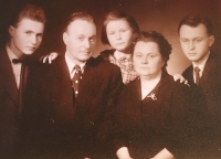 S celou rodinou, Václav Kulhánek úplně vlevo, rok 1956