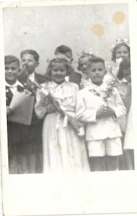 Jenovéfa při prvním svatém přijímání