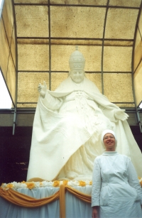 Next to the statue of St. John XXIII, Sotto il Monte Giovanni XXIII, 2000 
