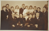 Anna Vyoralová s manželem na svatební fotografii