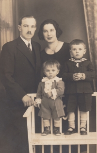 Rodina Horníčkových, r. 1932