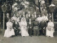 The wedding of Ariana Petrová 's grandparents in 1907.