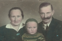 Marie a Josef Langerovi s vnukem Jaroslavem Hrdinou, 1952