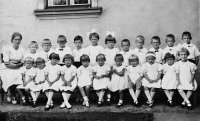Pamětnice s dětmi z polské mateřské školy / kolem roku 1938