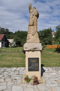 Pomník Jaroslava Londy, přemístěný do obce Rusava