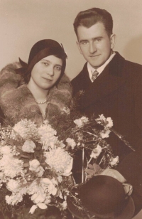 Rodiče Jiřího Poláčka - svatební fotografie - 30. léta