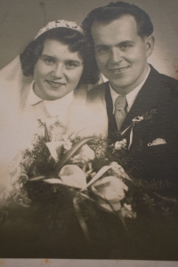 Svatební fotografie Marie a Josefa Čežíkových