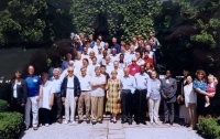 V zahradě Salcburského semináře, skupina šéfů nejvyšších a ústavních soudů z celého světa


