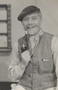 Vincenc Langer účinkuje v ochotnickém divadle, 70.-80. léta