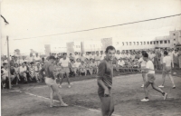 Theodor Jan ve volejbalovém zápase proti sovětským kolegům, Indie, 1964