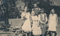 Litomiská Barbara - prarodiče Kurovi s dcerami, 1935