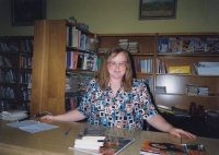 Ludmila Hronová in a library