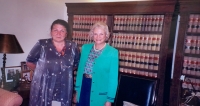Eliška Wagnerová se Sandrou Day O'Connor, první ženou, která se stala soudkyní Nejvyššího soudu Spojených států amerických, kterou byla od roku 1981 až do svého odchodu do důchodu v roce 2006

