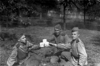 Rudoarmějci generála Malinovského 14. května 1945