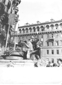 U Jiráskova mostu 10. května 1945