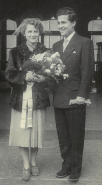 Jindřiška and Milan Deák getting married, 1955