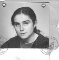 Lenka Karfíková - fotografie z občanského průkazu, 1984
