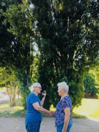 Stretnutie pamätníčok Márie a Anny, ktoré obe museli opustiť Hamuliakovo, 2021, Mosonymagyaróvár