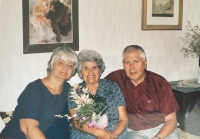 S manželem Milošem a jeho matkou Vlastou - okolo roku 2000