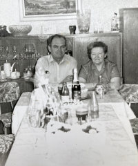 Oslava 60. narozenin a odchod do penze, s manželkou, 1985