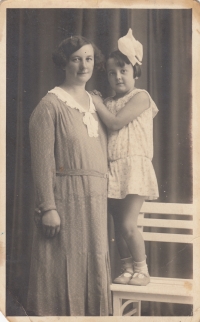 Pamětníkova matka Josefa a sestra Blanka